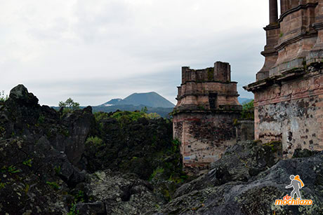 Ruinas de San Juan de Parangaricutiro De Mochilazo