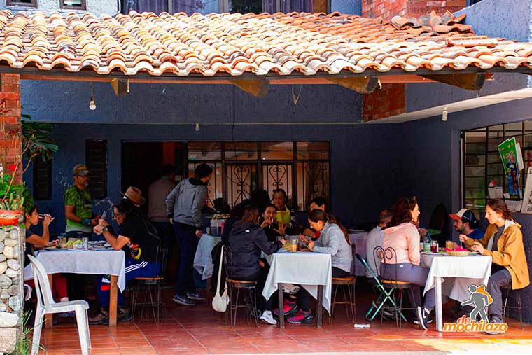 Personas Comiendo Fonda Zacapoaxtla Puebla De Mochilazo