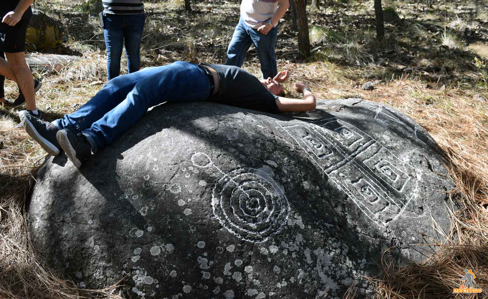 De Mochilazo Zona Arqueologica Petroglifos Mixtlan Jalisco