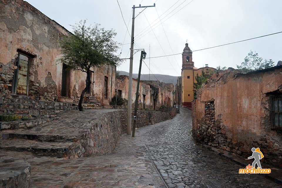 Calle Principal y Templo Cerro de San Pedro Pueblo San Luis Potosi Fantasma De Mochilazo